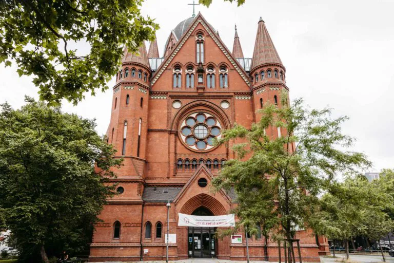 Heilig Kreuz Kirche Berlin Aufnahme von außen