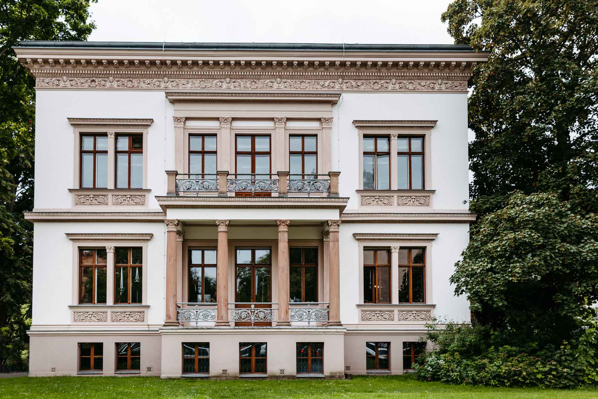 Frontaufnahme außen Standesamt Charlottenburg Wilmersdorf Villa Kogge